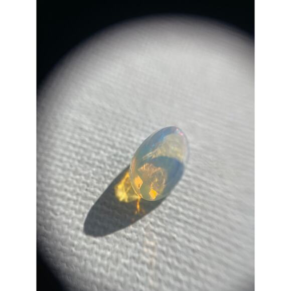 2 carat Welo Opal - Oval Cut - Picture 4 of 8